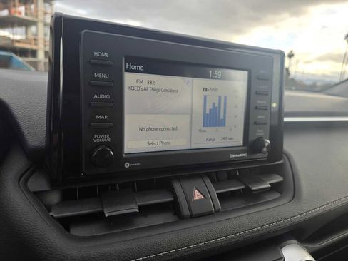 Used 2021 Toyota RAV4 LE image 26