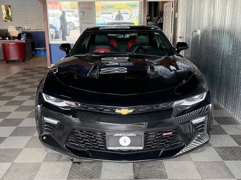 Used 2018 Chevrolet Camaro SS RWD image 5