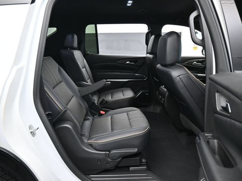 Used 2025 Chevrolet Traverse High Country FWD image 44