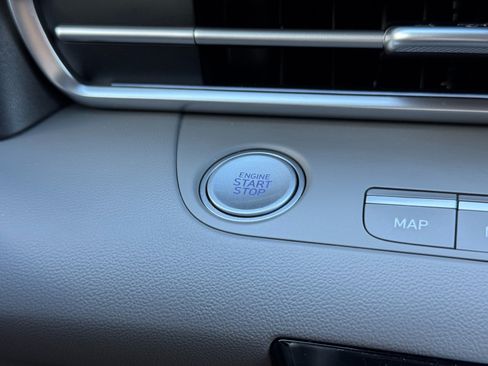 Used 2024 Hyundai Elantra SEL FWD image 21