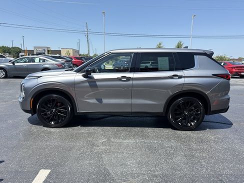 Used 2023 Mitsubishi Outlander SE FWD image 14