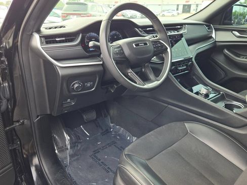 Certified 2024 Jeep Grand Cherokee Altitude AWD/4WD image 14