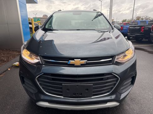 Used 2022 Chevrolet Trax LT w/ LT Convenience Package image 3
