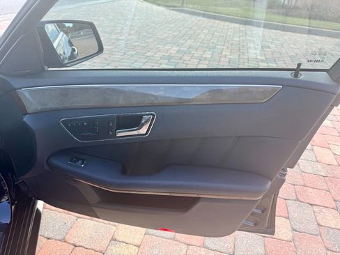 Used 2010 Mercedes-Benz E 350 4MATIC Sedan image 23