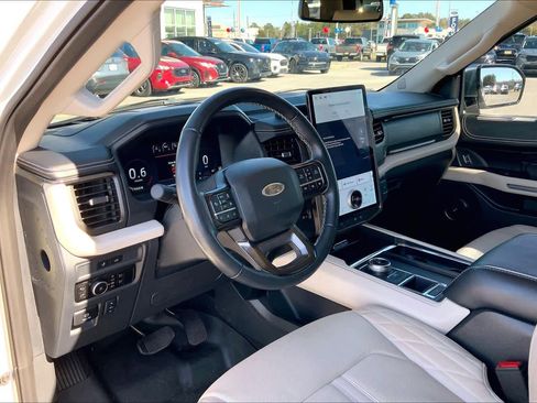 Certified 2024 Ford Expedition Platinum image 17