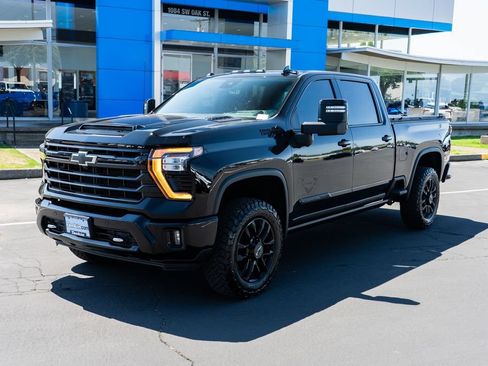 Used 2025 Chevrolet Silverado 2500 High Country w/ Midnight Edition AWD/4WD image 2