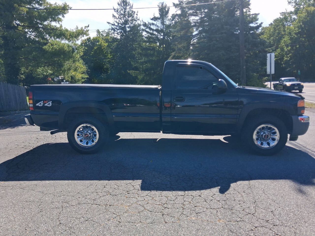 Used 2007 GMC Sierra 1500 W/T AWD/4WD image 9