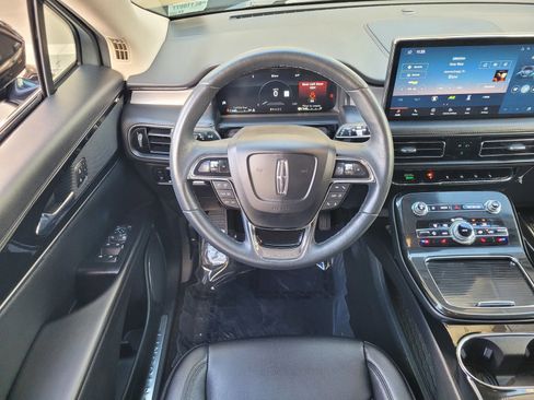 Used 2023 Lincoln Nautilus FWD w/ Premium Package image 11