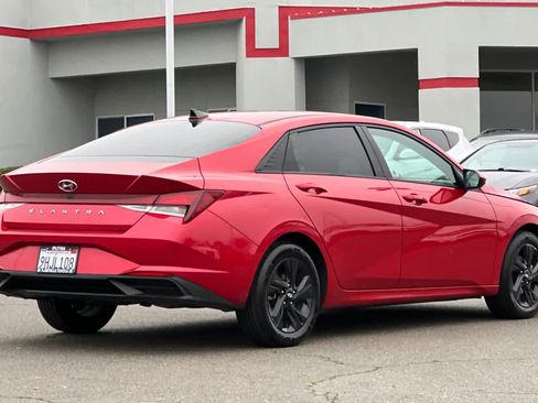 Used 2021 Hyundai Elantra SEL w/ Cargo Package image 2