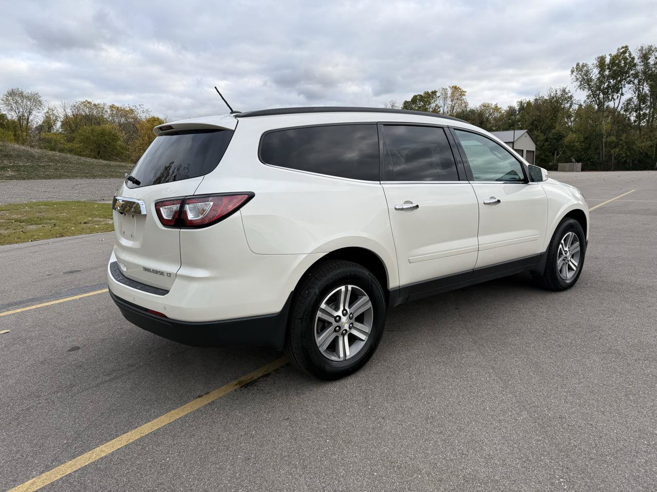 Used 2015 Chevrolet Traverse LT FWD image 5