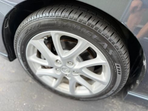 Used 2012 MAZDA MAZDA5 Touring w/ Moonroof & Audio Pkg FWD image 25