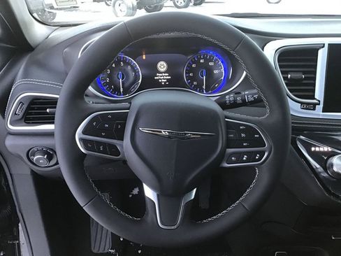 New 2026 Chrysler Pacifica Select image 13