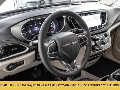 Used 2024 Chrysler Pacifica Limited FWD image 5