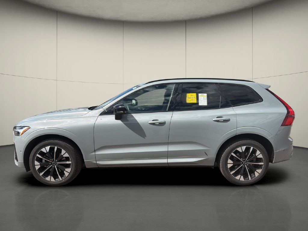 Used 2026 Volvo XC60 B5 Plus AWD/4WD image 4
