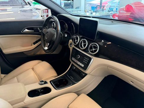 Used 2019 Mercedes-Benz CLA 250 image 32