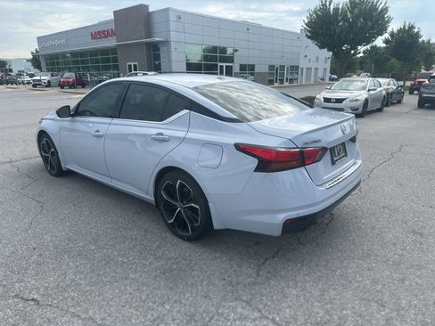 Used 2023 Nissan Altima 2.5 SR w/ SR Premium Package FWD image 7
