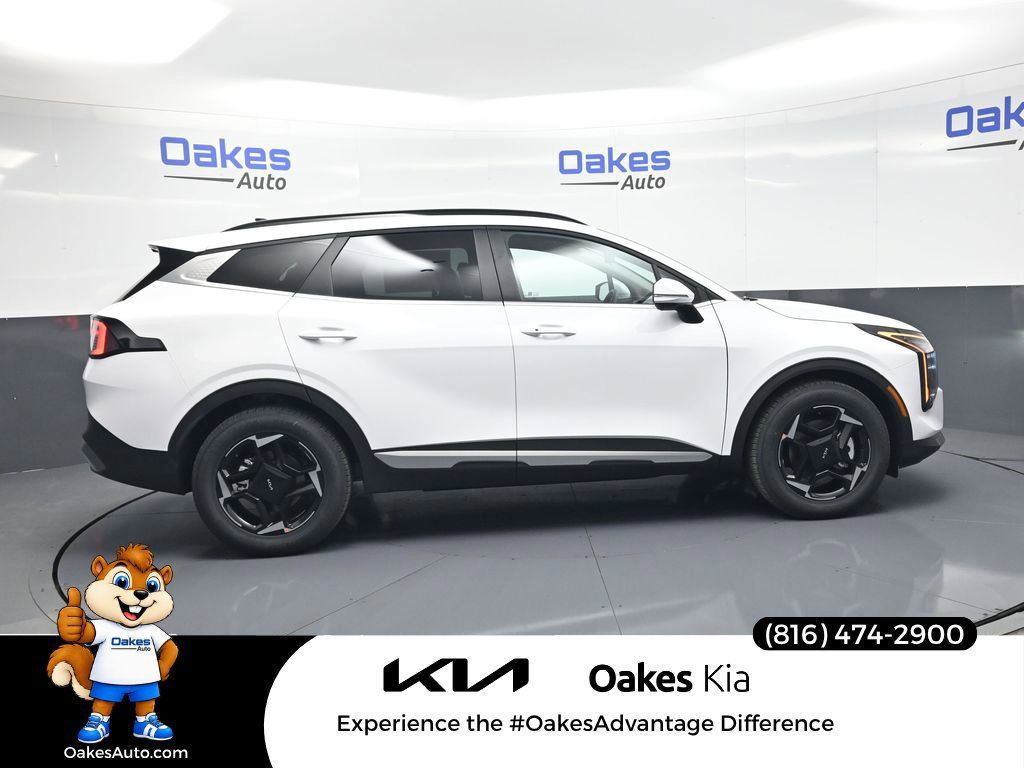 Certified 2026 Kia Sportage EX w/ EX Panorama Roof Package FWD image 8