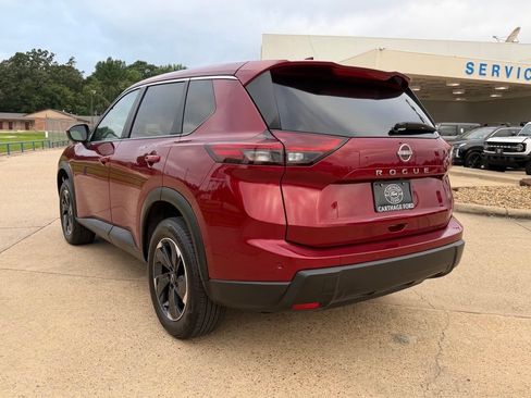 Used 2025 Nissan Rogue SV FWD image 3