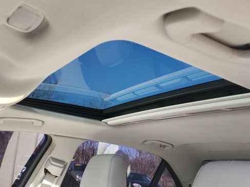 Used 2014 Mercedes-Benz E 350 Sedan image 9