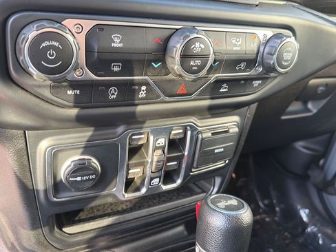 Used 2021 Jeep Wrangler Unlimited Sport AWD/4WD image 25
