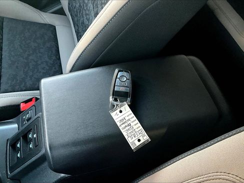 Used 2023 Ford Bronco Wildtrak image 9