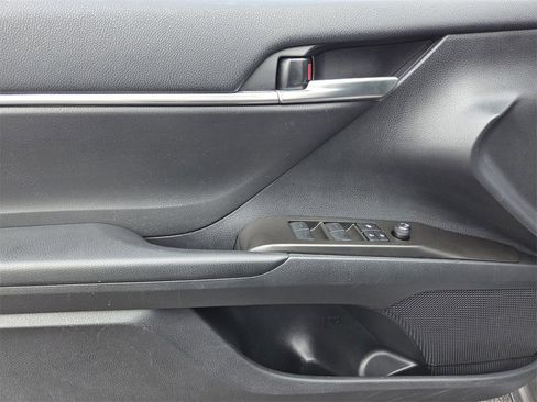 Used 2024 Toyota Camry SE image 14