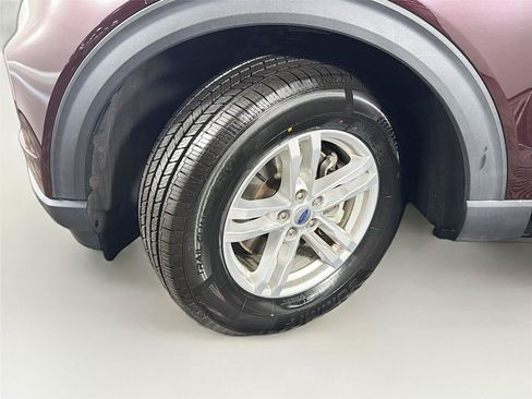 Used 2022 Ford Explorer XLT w/ Equipment Group 202A AWD/4WD image 37