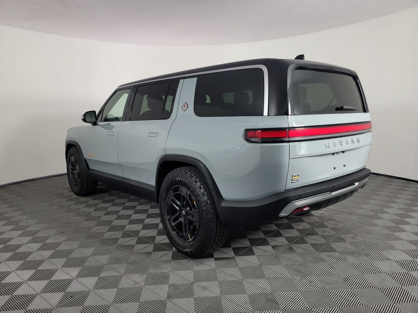 Used 2023 Rivian R1S Adventure Quad AWD/4WD image 3