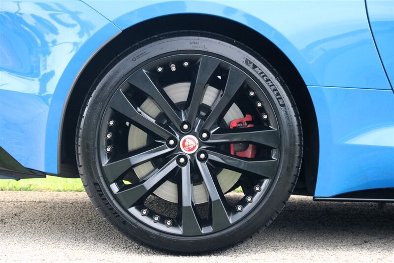 Used 2019 Jaguar F-TYPE R AWD/4WD image 38