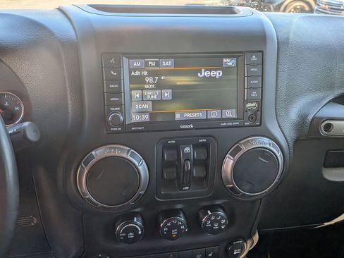 Used 2018 Jeep Wrangler Altitude image 26