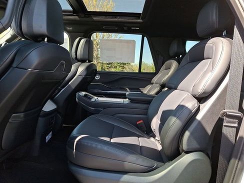 New 2026 Lincoln Navigator L Reserve w/ Jet Appearance Package image 5