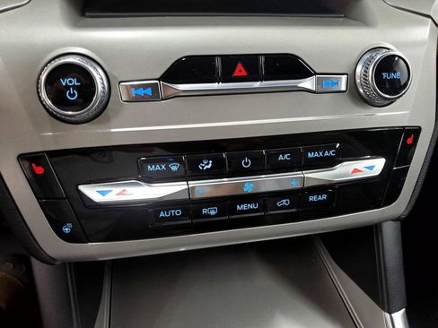 Used 2022 Ford Explorer XLT w/ Equipment Group 202A image 16