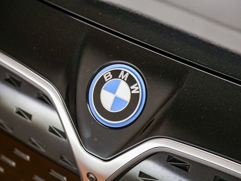 Certified 2024 BMW i4 eDrive40 w/ Premium Package RWD image 9