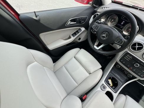 Used 2017 Mercedes-Benz GLA 250 4MATIC image 16