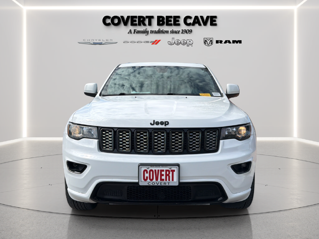 Used 2018 Jeep Grand Cherokee Altitude RWD image 2