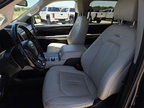 Used 2021 Ford Expedition Platinum image 25