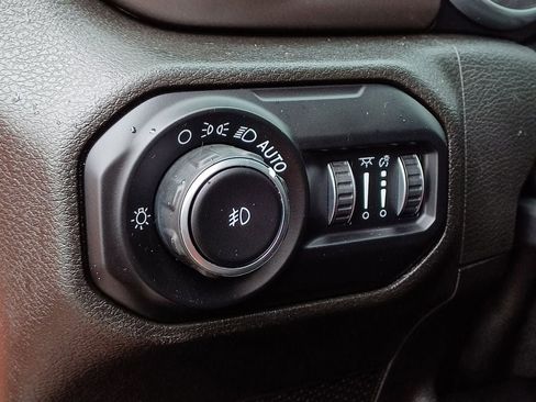 Used 2019 Jeep Wrangler Rubicon w/ Uconnect 4C Nav & Sound Group AWD/4WD image 13
