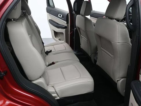 Used 2018 Ford Explorer XLT w/ Equipment Group 202A FWD image 32