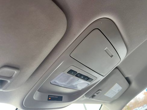 Used 2022 Chevrolet Colorado LT w/ Fleet Safety Package image 17