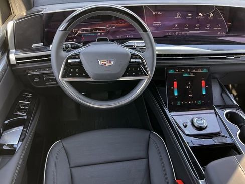 Certified 2026 Cadillac Escalade ESV Sport w/ LPO, ONYX Package image 11