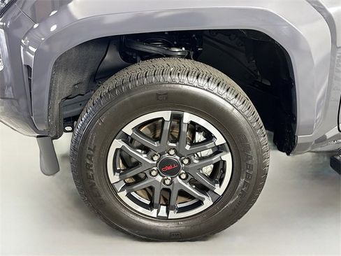 Used 2025 Toyota Tacoma TRD Sport image 4
