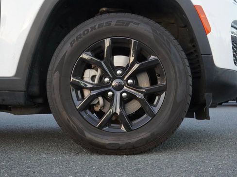 Used 2023 Jeep Grand Cherokee Limited image 9