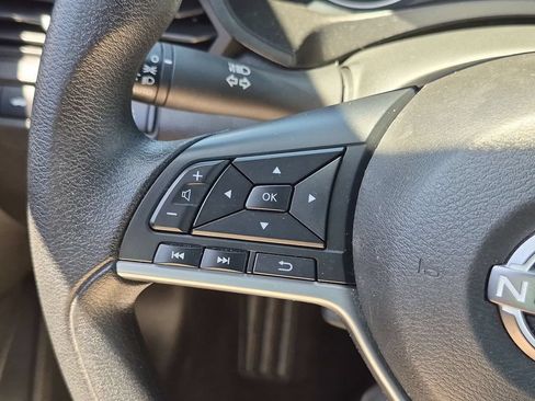 Used 2025 Nissan Altima 2.5 SV FWD image 21