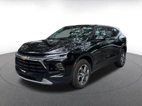 Used 2026 Chevrolet Blazer LT FWD image 4