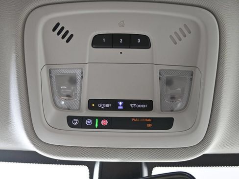Used 2019 Chevrolet Traverse LT AWD/4WD image 32