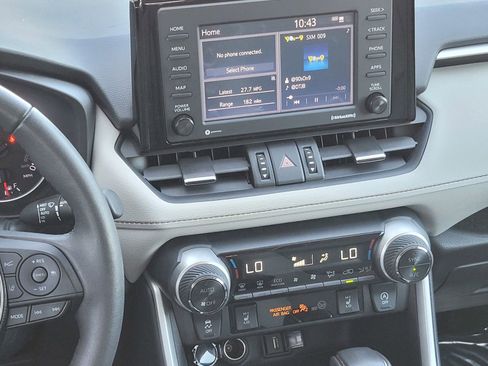 Used 2021 Toyota RAV4 XLE Premium image 15