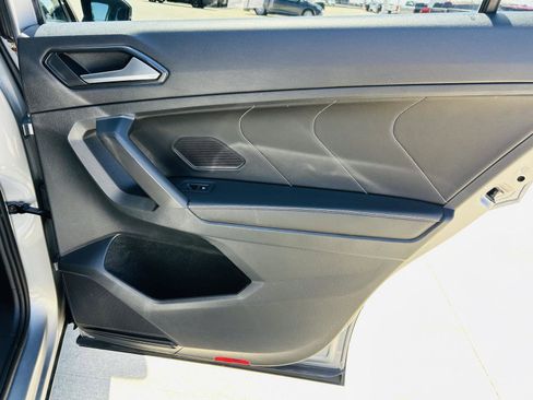 Used 2022 Volkswagen Tiguan SE image 28