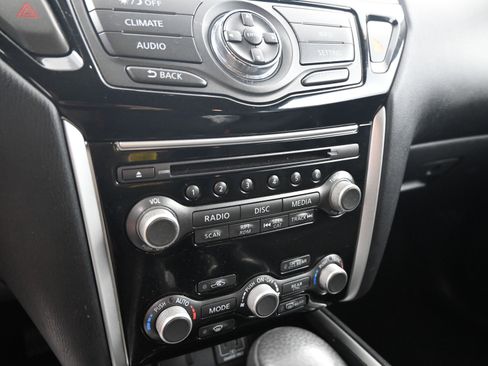 Used 2020 Nissan Pathfinder S image 14