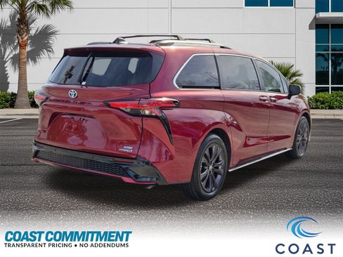 Used 2022 Toyota Sienna XSE image 6