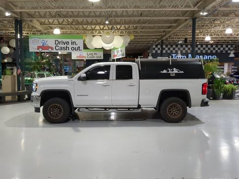 Used 2019 GMC Sierra 1500 SLE w/ SLE Value Package AWD/4WD image 11
